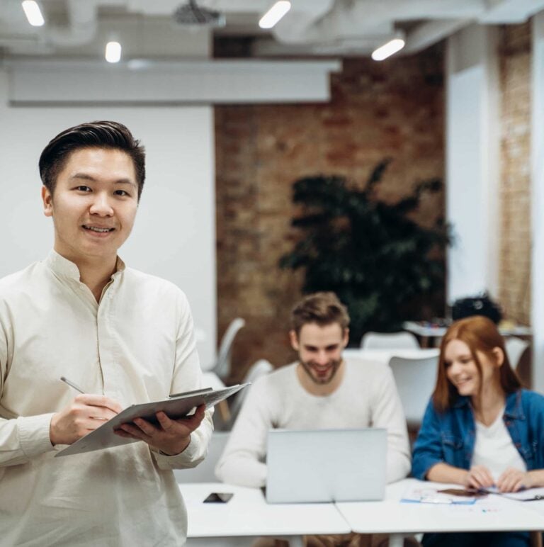 profesores especializados en enseñar idiomas a empresas
